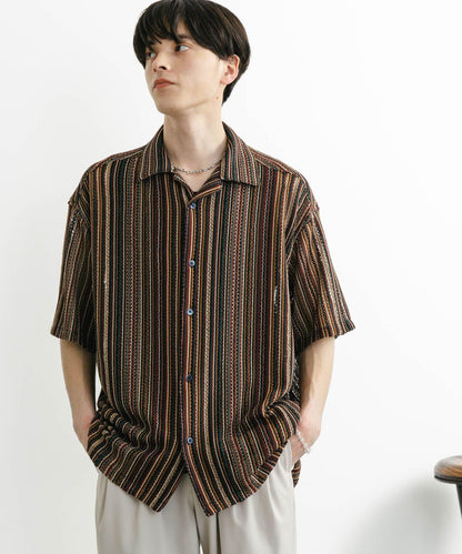 中性款拼色蕾絲開領短袖襯衫