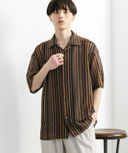 中性款拼色蕾絲開領短袖襯衫