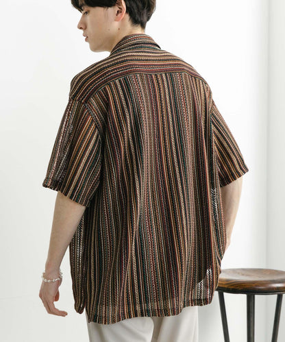 中性款拼色蕾絲開領短袖襯衫