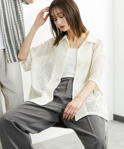 中性款拼色蕾絲開領短袖襯衫