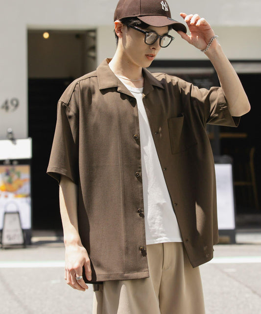 中性款開領寬鬆短袖襯衫