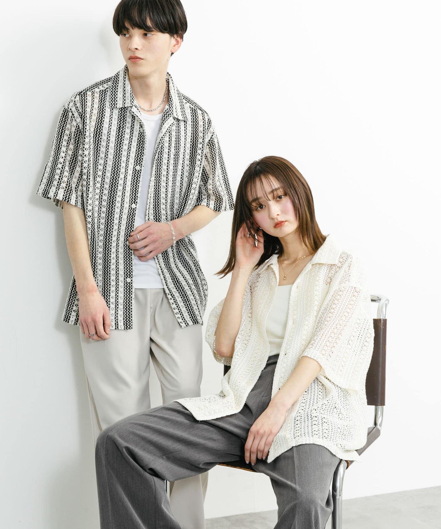 中性款拼色蕾絲開領短袖襯衫