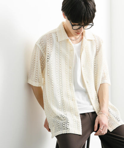 中性款拼色蕾絲開領短袖襯衫
