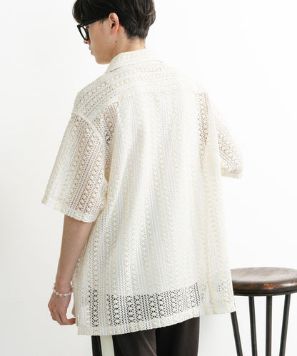 中性款拼色蕾絲開領短袖襯衫