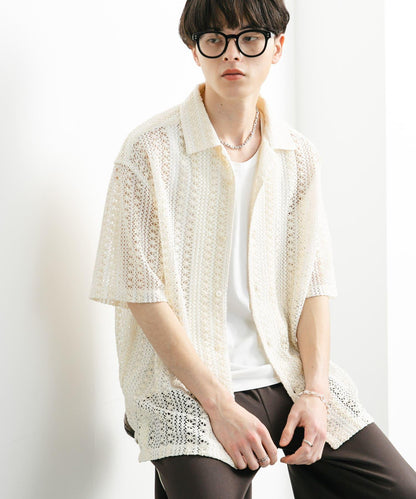 中性款拼色蕾絲開領短袖襯衫