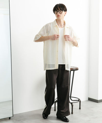 中性款拼色蕾絲開領短袖襯衫