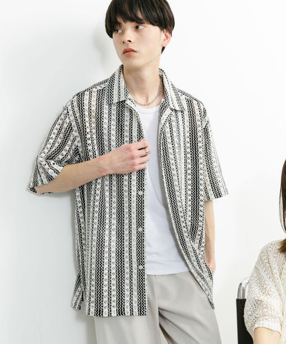 中性款拼色蕾絲開領短袖襯衫