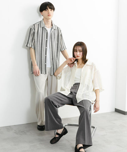 中性款拼色蕾絲開領短袖襯衫