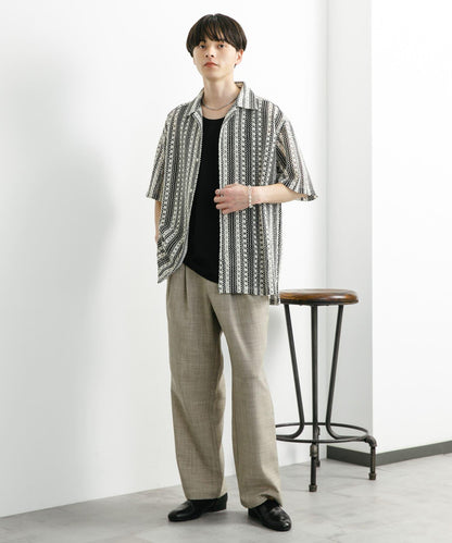 中性款拼色蕾絲開領短袖襯衫