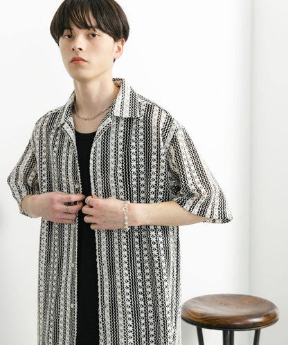 中性款拼色蕾絲開領短袖襯衫