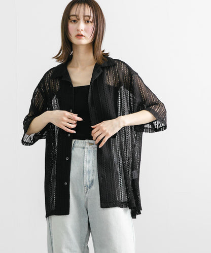 中性款拼色蕾絲開領短袖襯衫