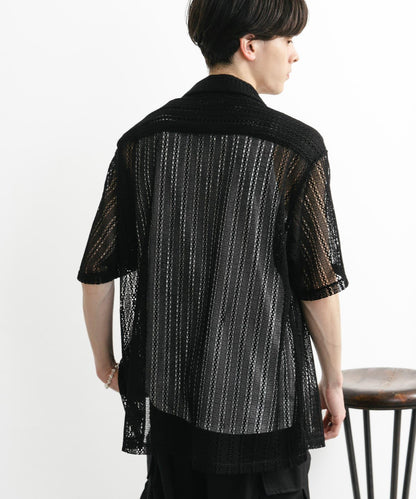 中性款拼色蕾絲開領短袖襯衫