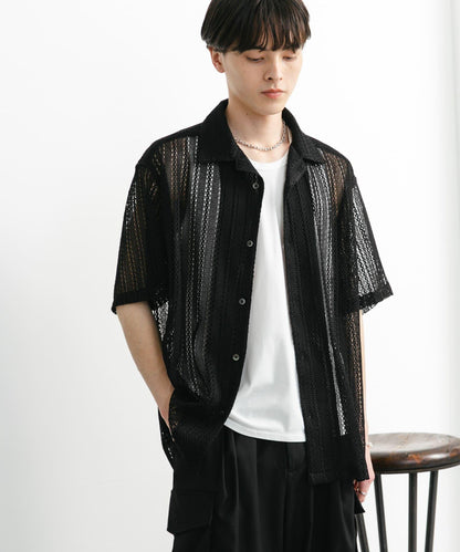 中性款拼色蕾絲開領短袖襯衫