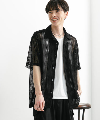 中性款拼色蕾絲開領短袖襯衫