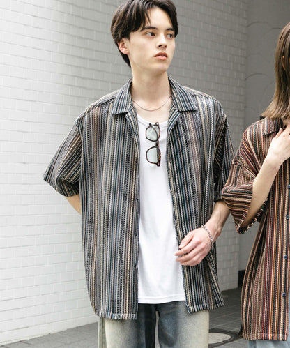 中性款拼色蕾絲開領短袖襯衫