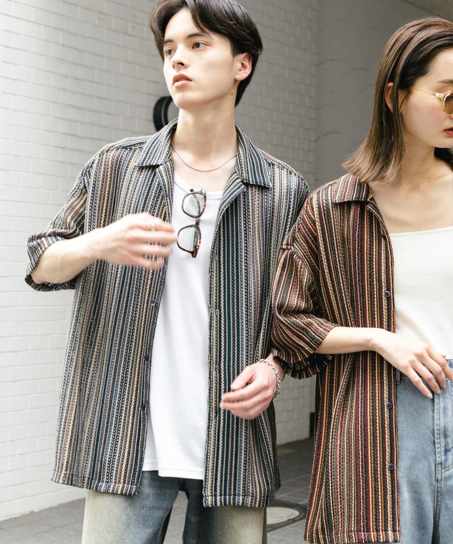 中性款拼色蕾絲開領短袖襯衫