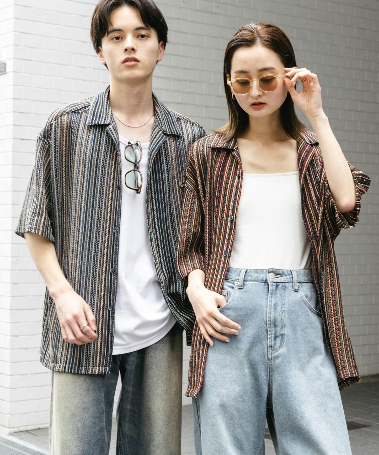 中性款拼色蕾絲開領短袖襯衫