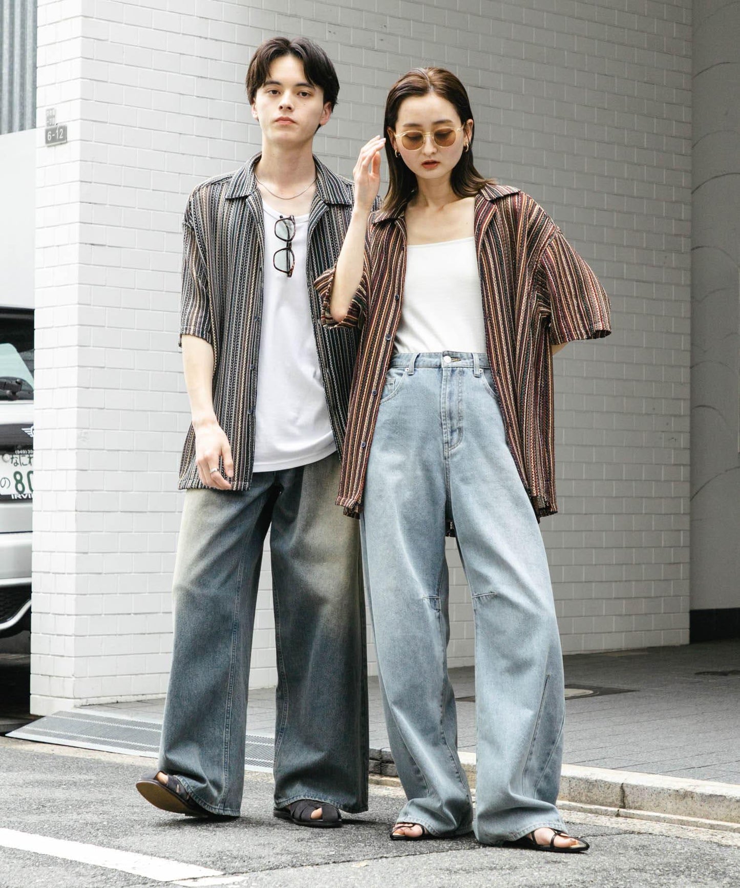 中性款拼色蕾絲開領短袖襯衫