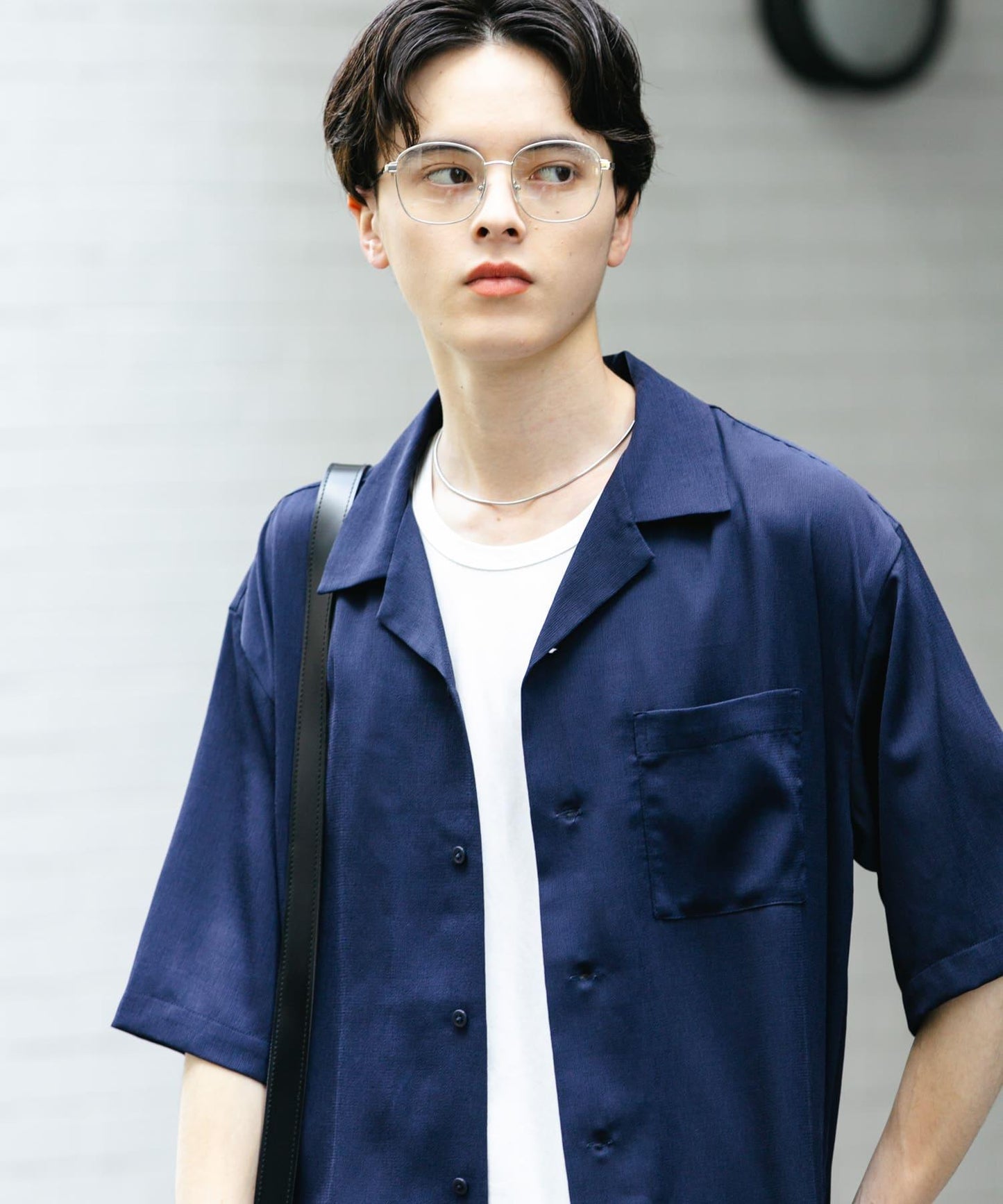 中性透視褶皺開領襯衫