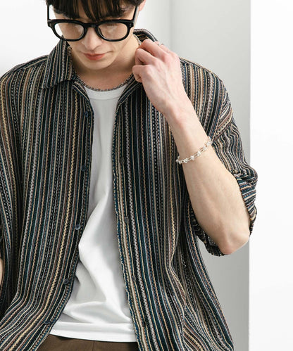 中性款拼色蕾絲開領短袖襯衫