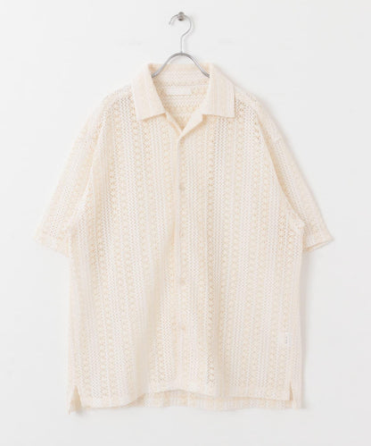 中性款拼色蕾絲開領短袖襯衫