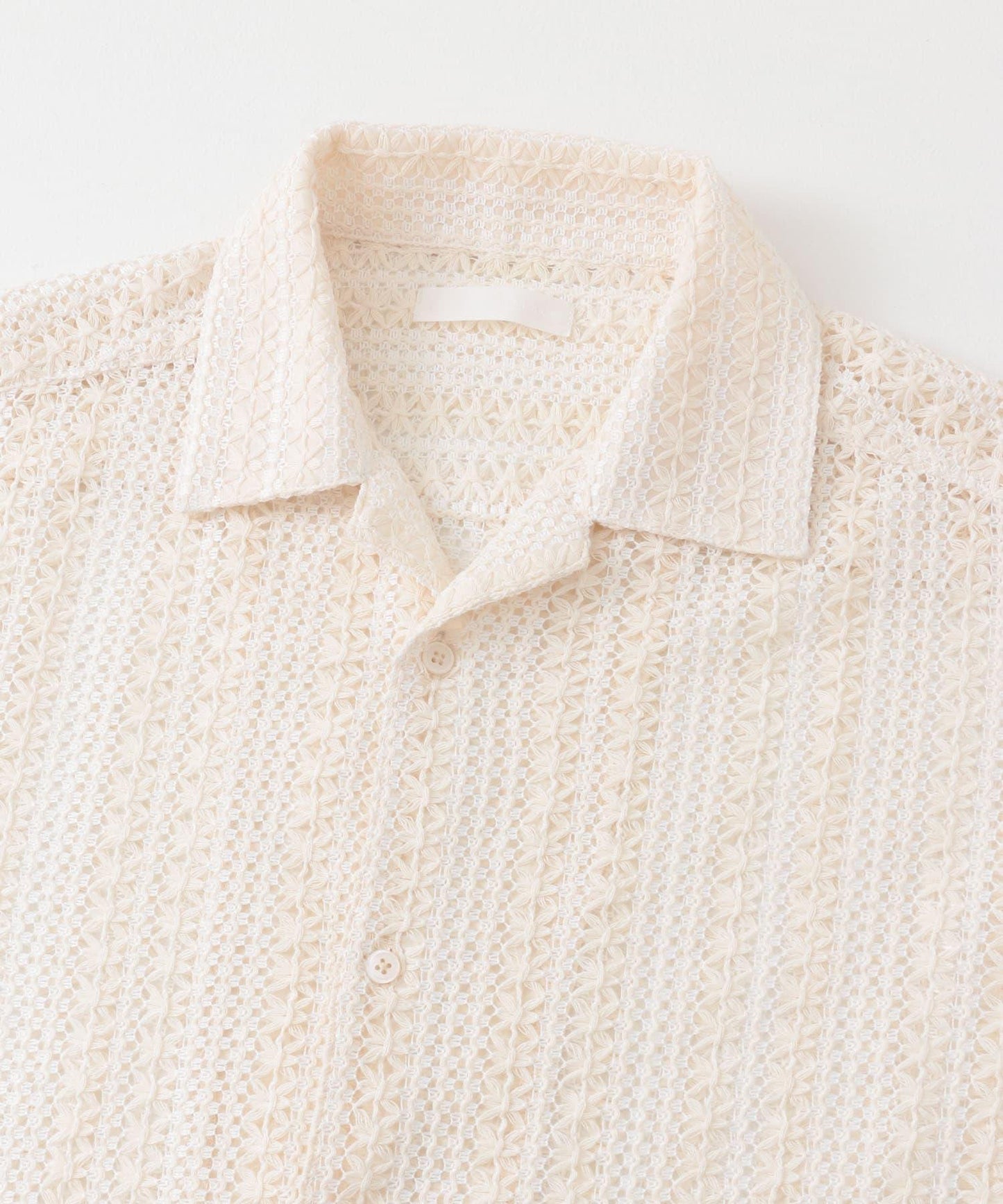 中性款拼色蕾絲開領短袖襯衫