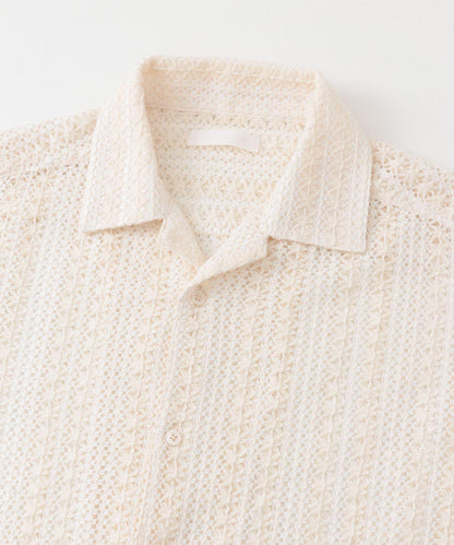 中性款拼色蕾絲開領短袖襯衫