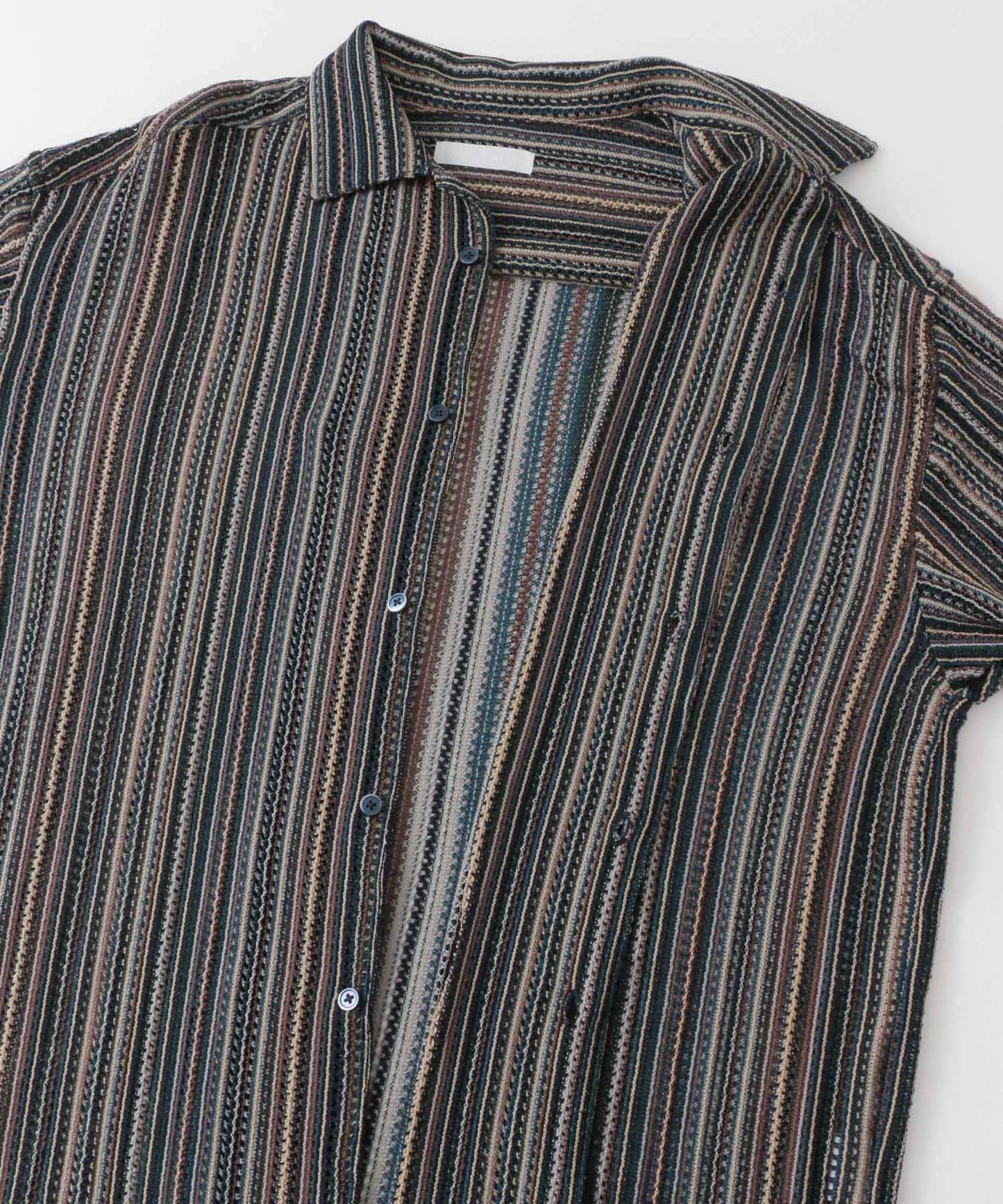 中性款拼色蕾絲開領短袖襯衫