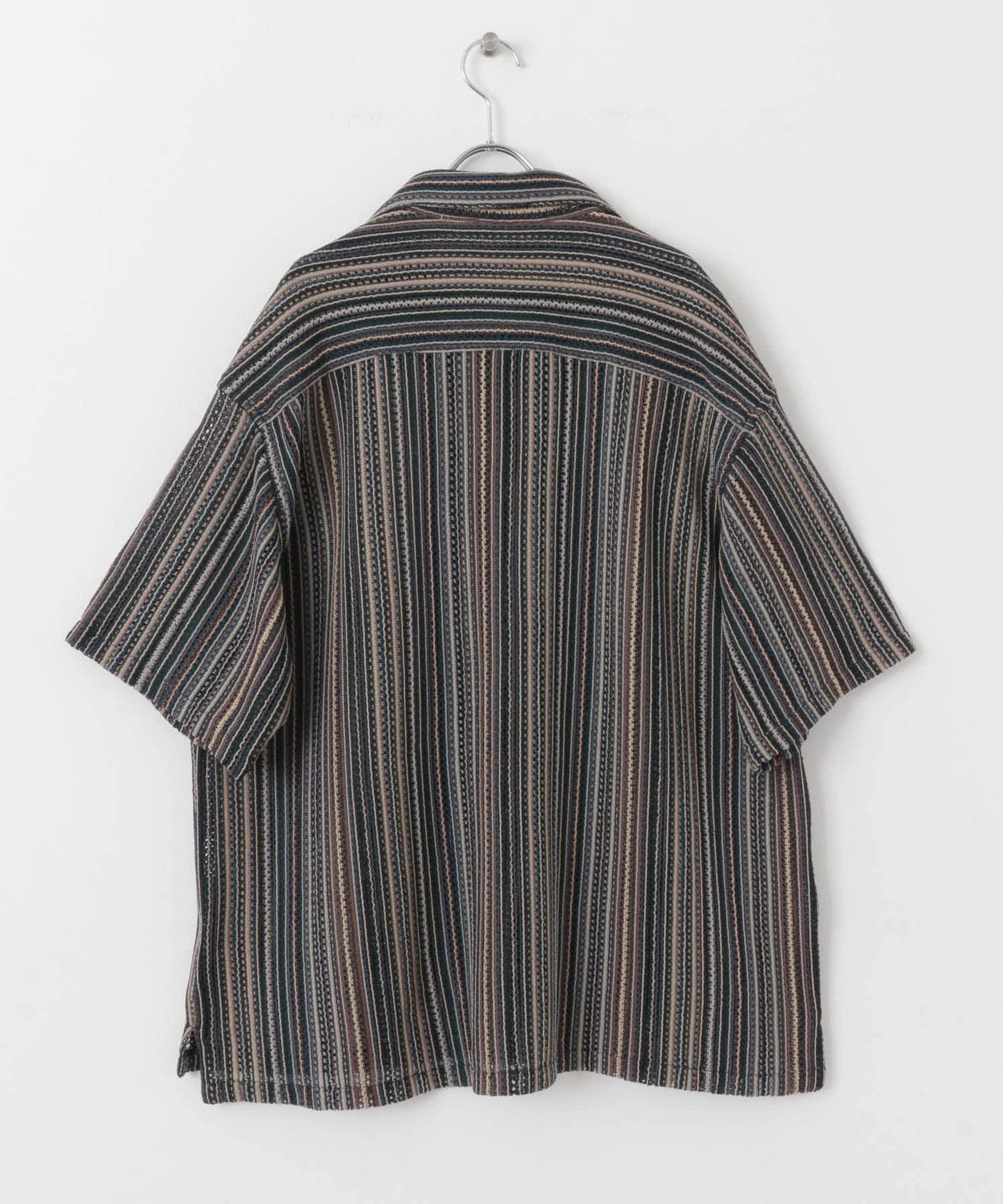 中性款拼色蕾絲開領短袖襯衫