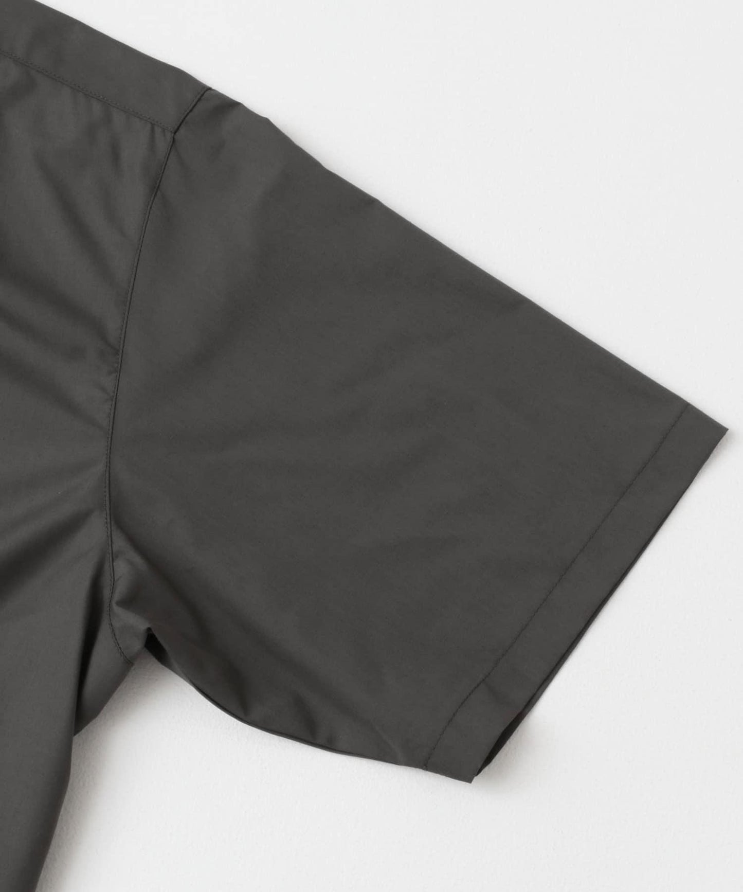 中性寬鬆版常規領短袖襯衫