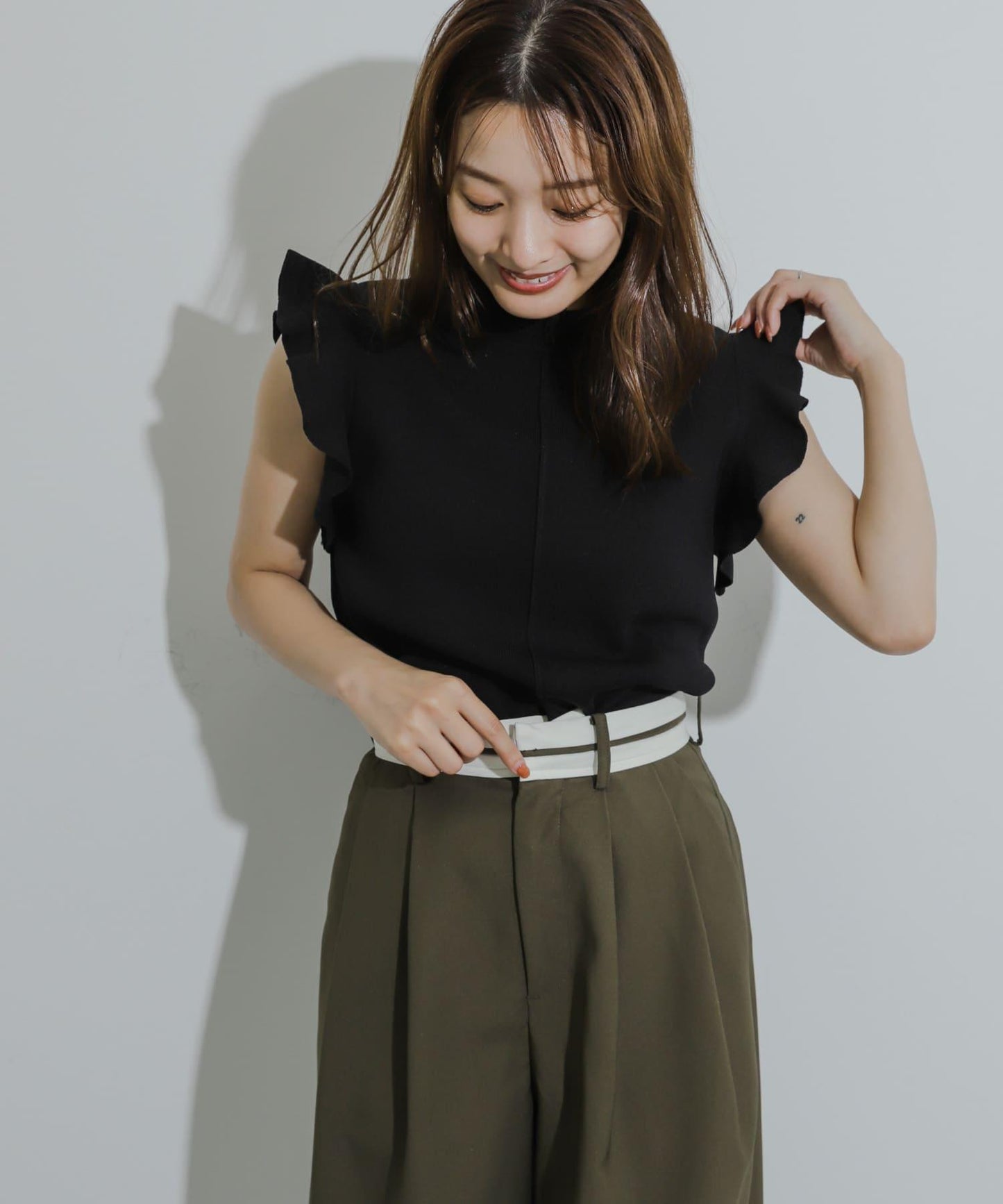 荷葉邊修身針織衫