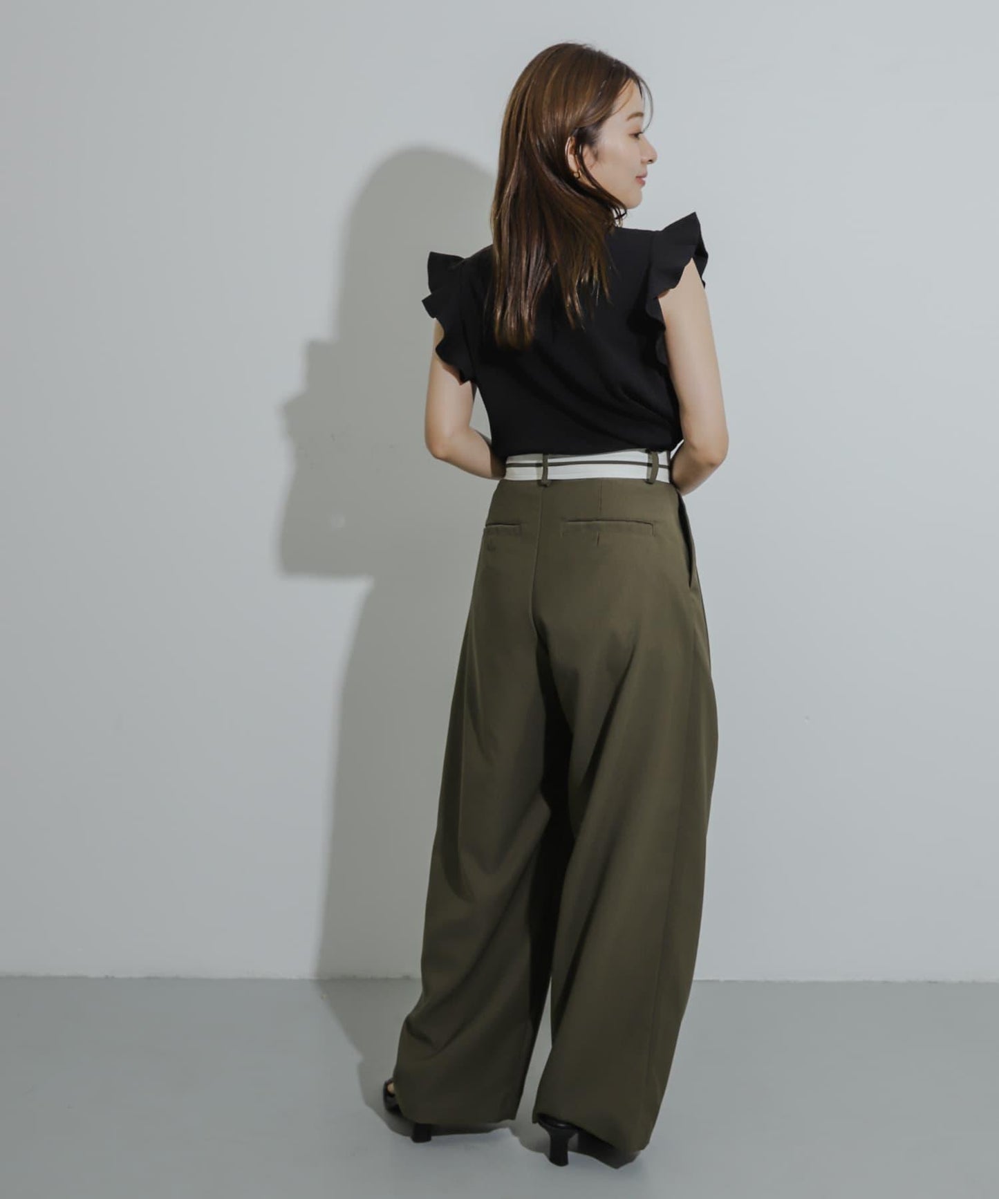 荷葉邊修身針織衫