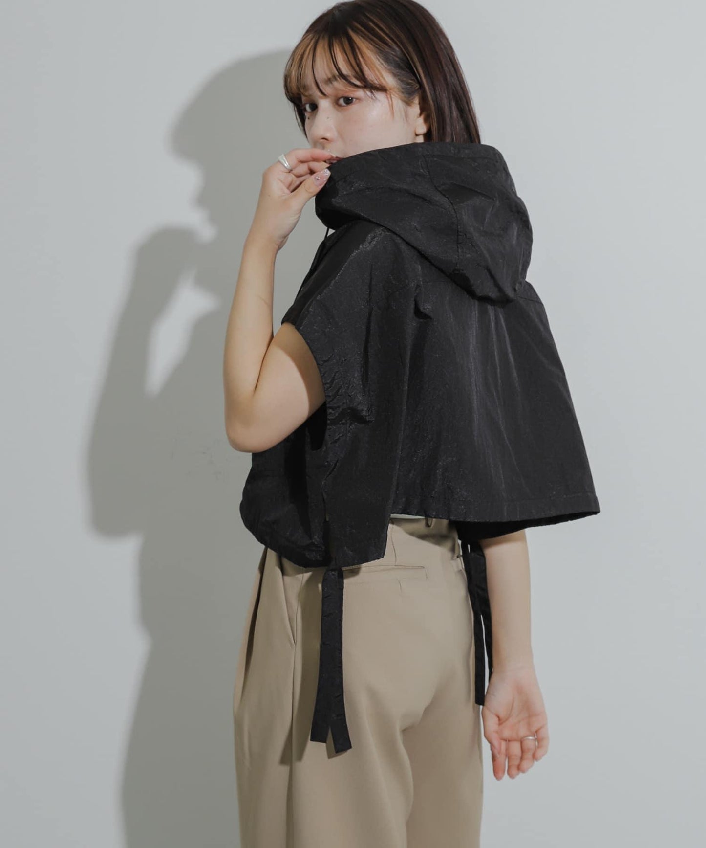 Uiscel 尼龍短款連帽衛衣