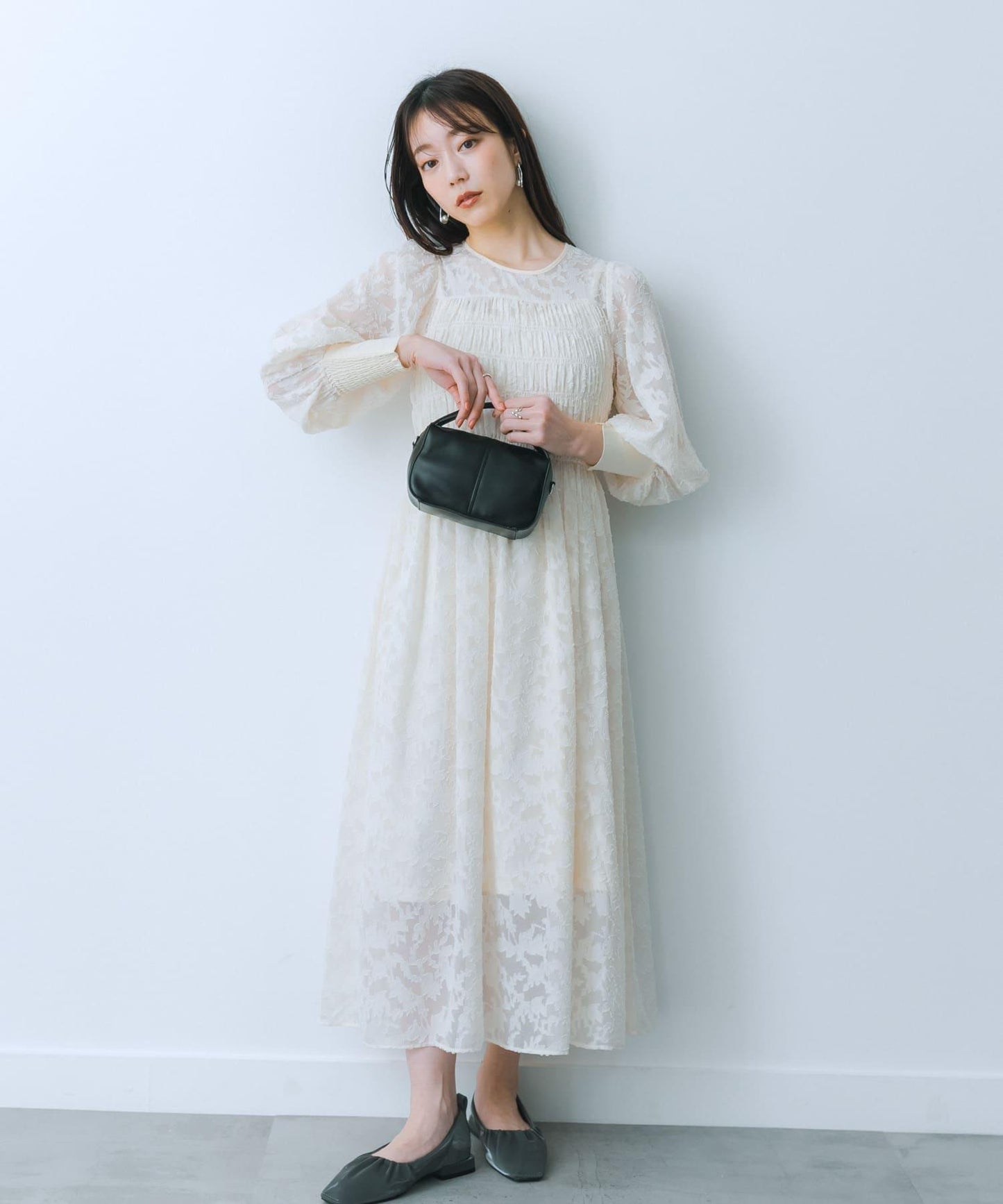 收腰褶皺連衣裙