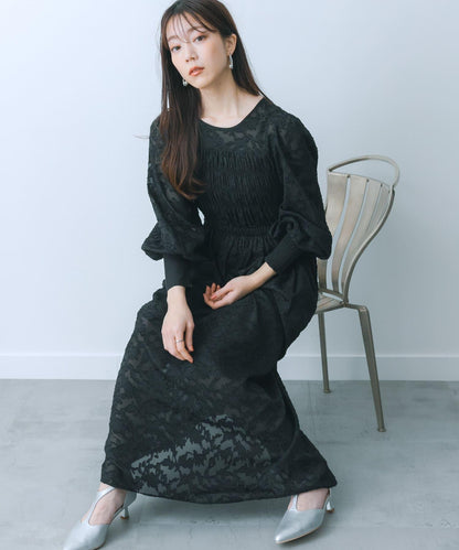 收腰褶皺連衣裙