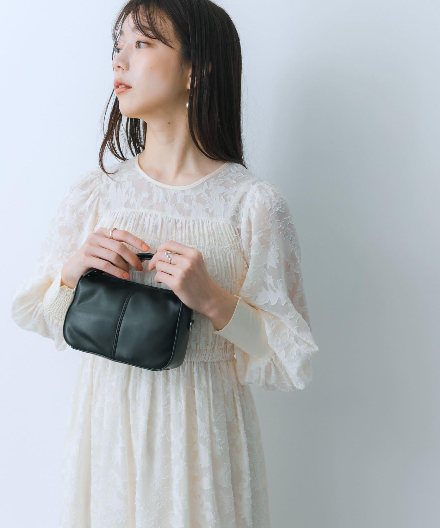 收腰褶皺連衣裙