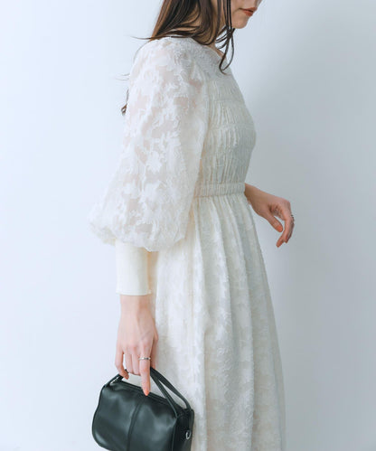 收腰褶皺連衣裙