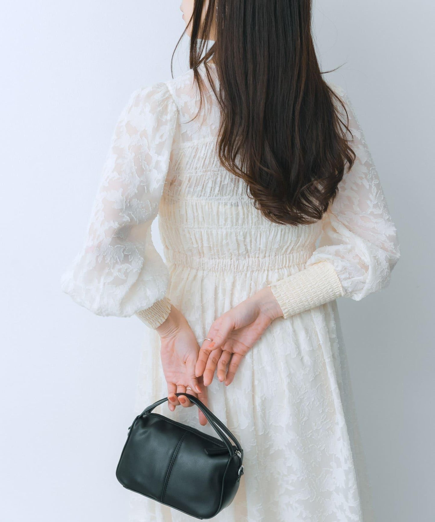 收腰褶皺連衣裙