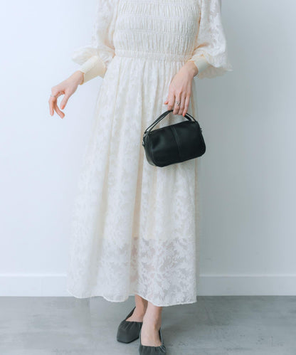 收腰褶皺連衣裙