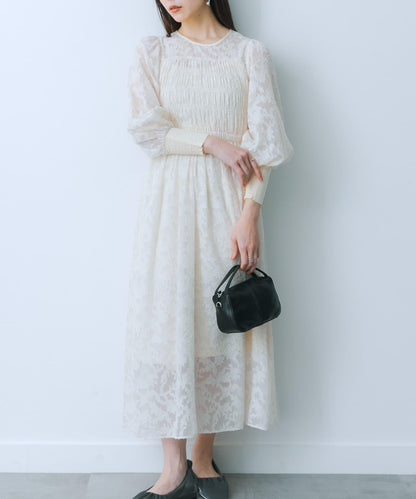 收腰褶皺連衣裙