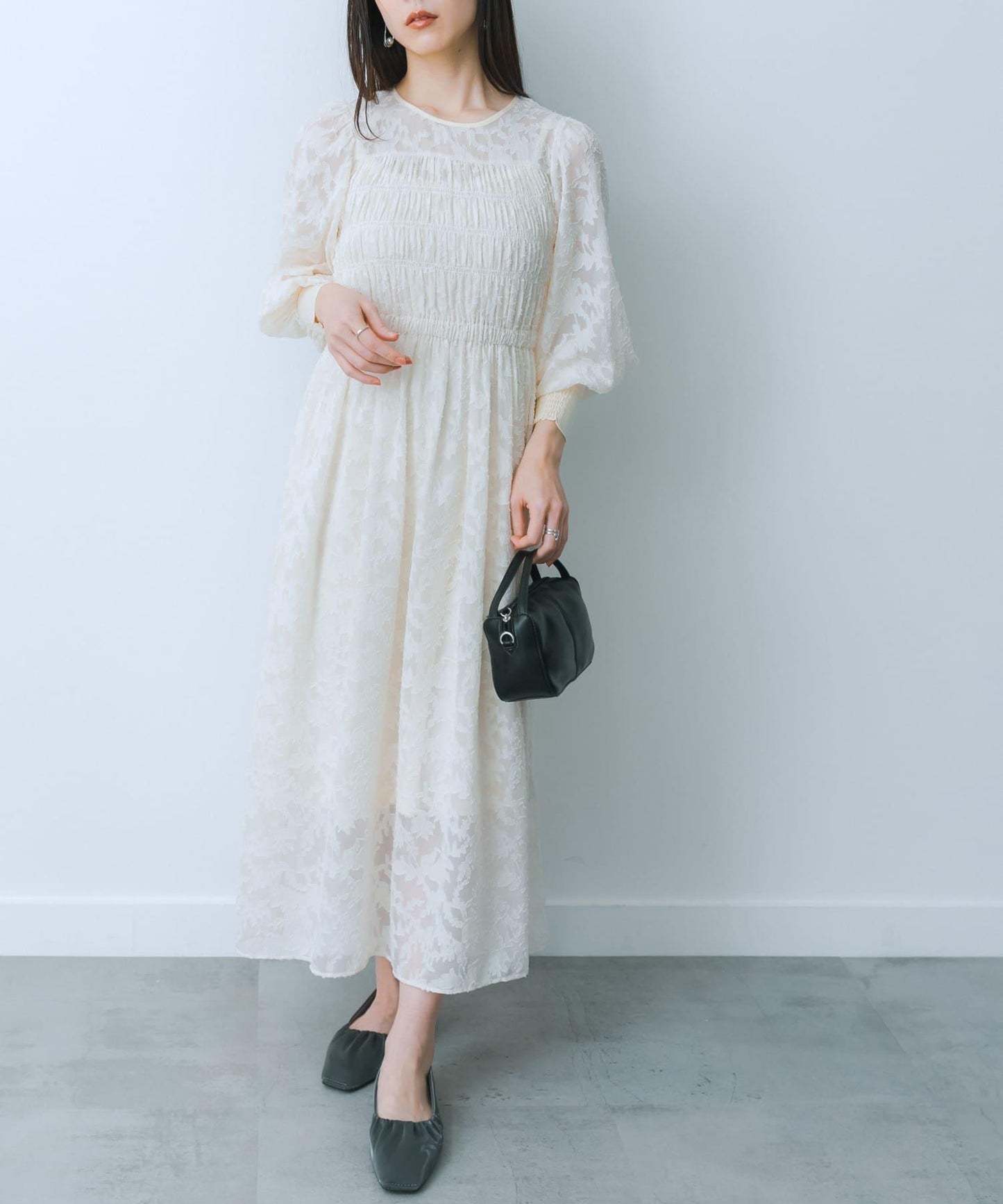 收腰褶皺連衣裙