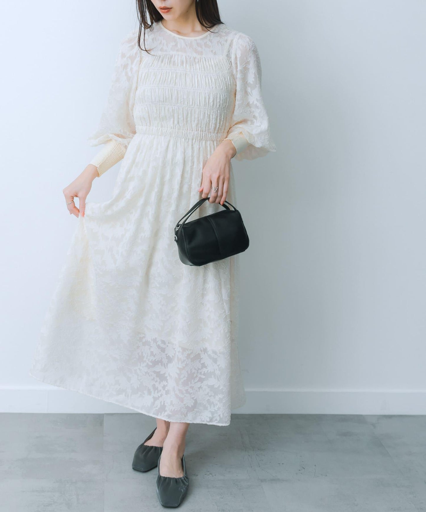 收腰褶皺連衣裙