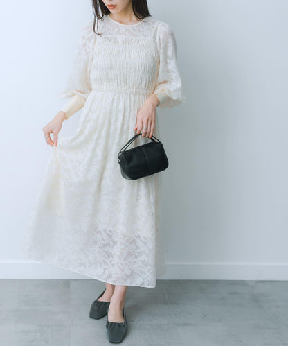 收腰褶皺連衣裙