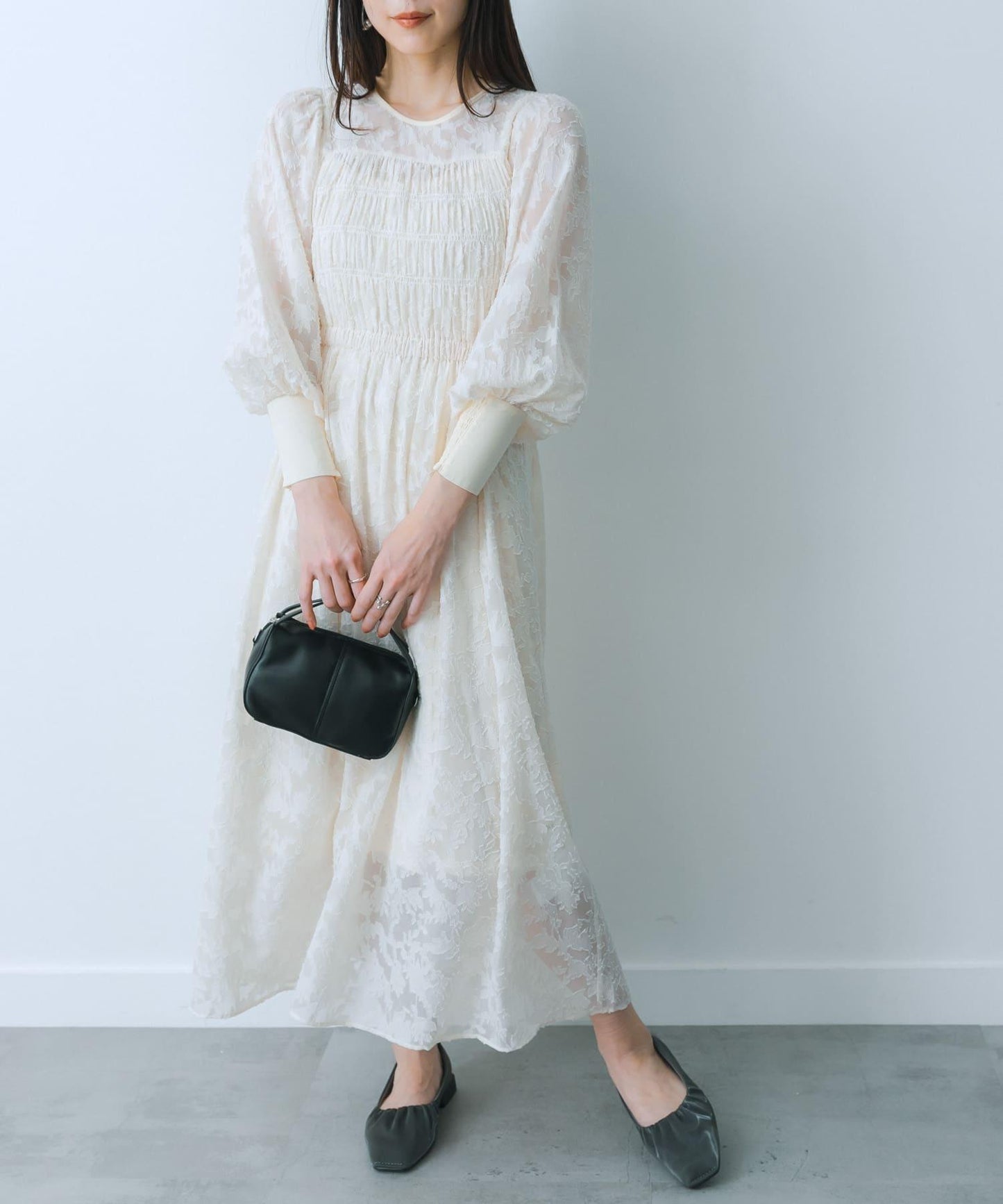 收腰褶皺連衣裙