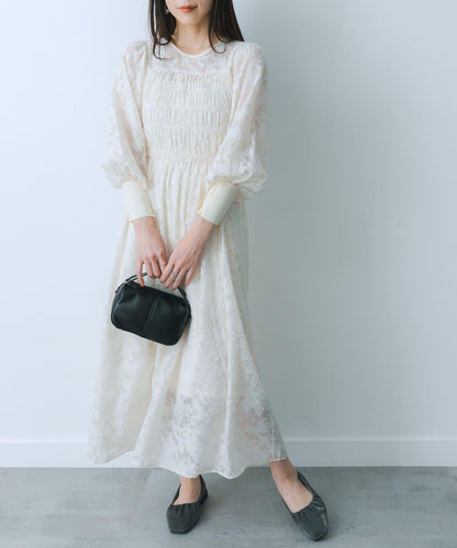 收腰褶皺連衣裙