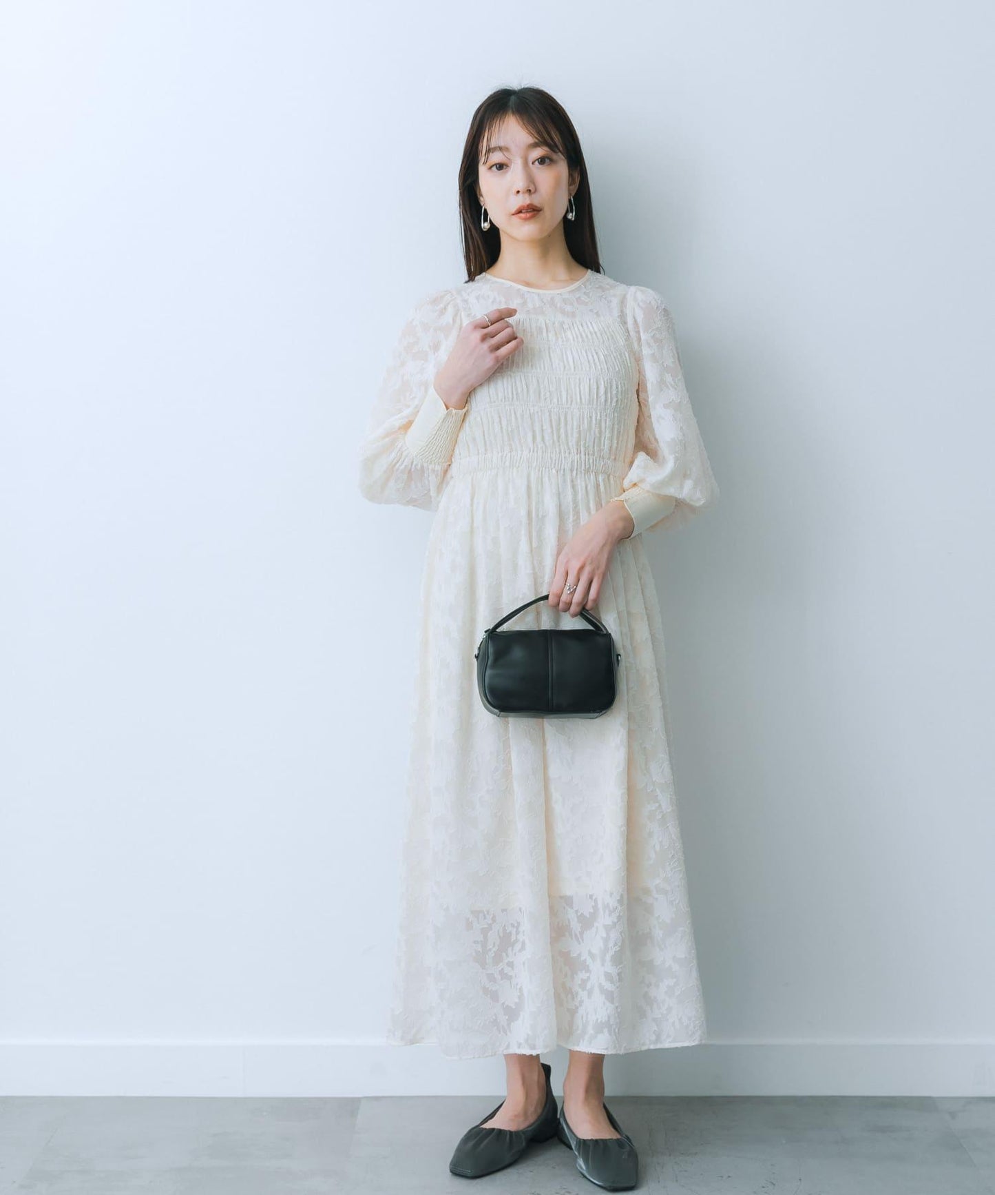 收腰褶皺連衣裙