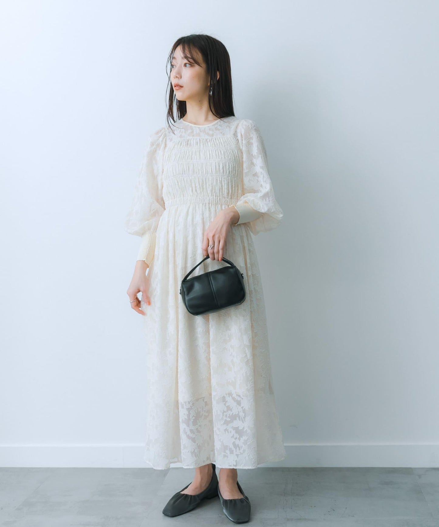 收腰褶皺連衣裙