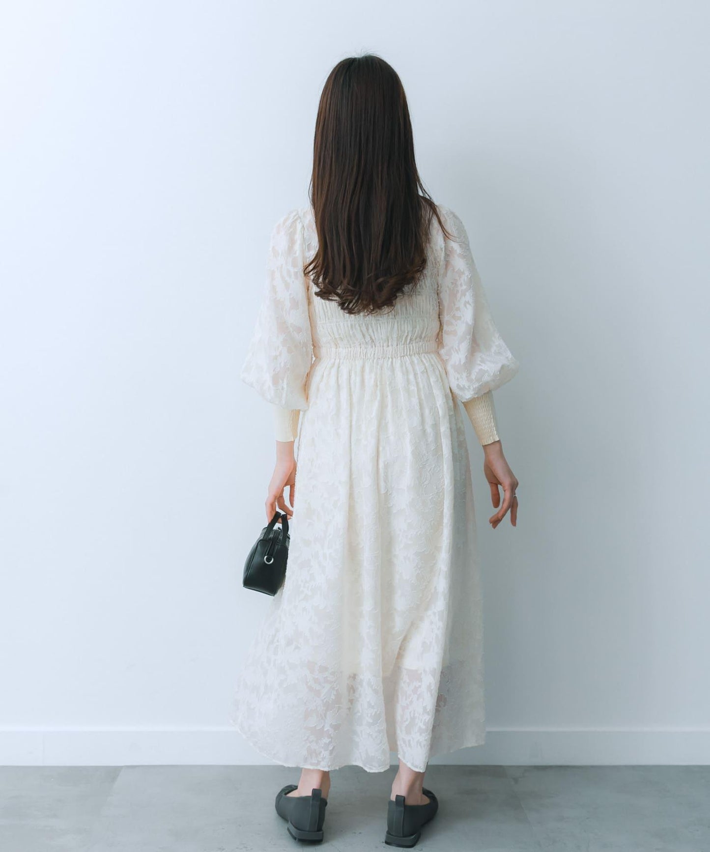 收腰褶皺連衣裙