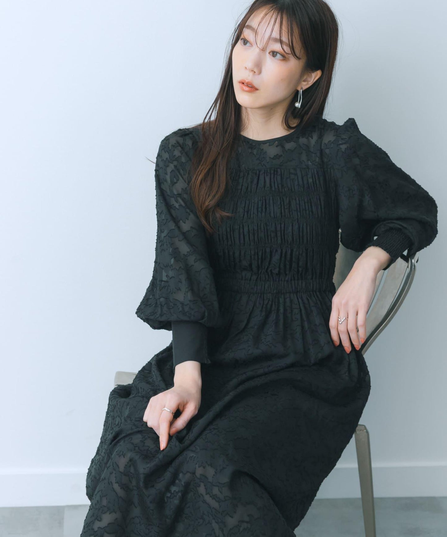 收腰褶皺連衣裙