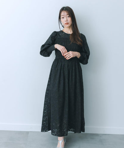 收腰褶皺連衣裙